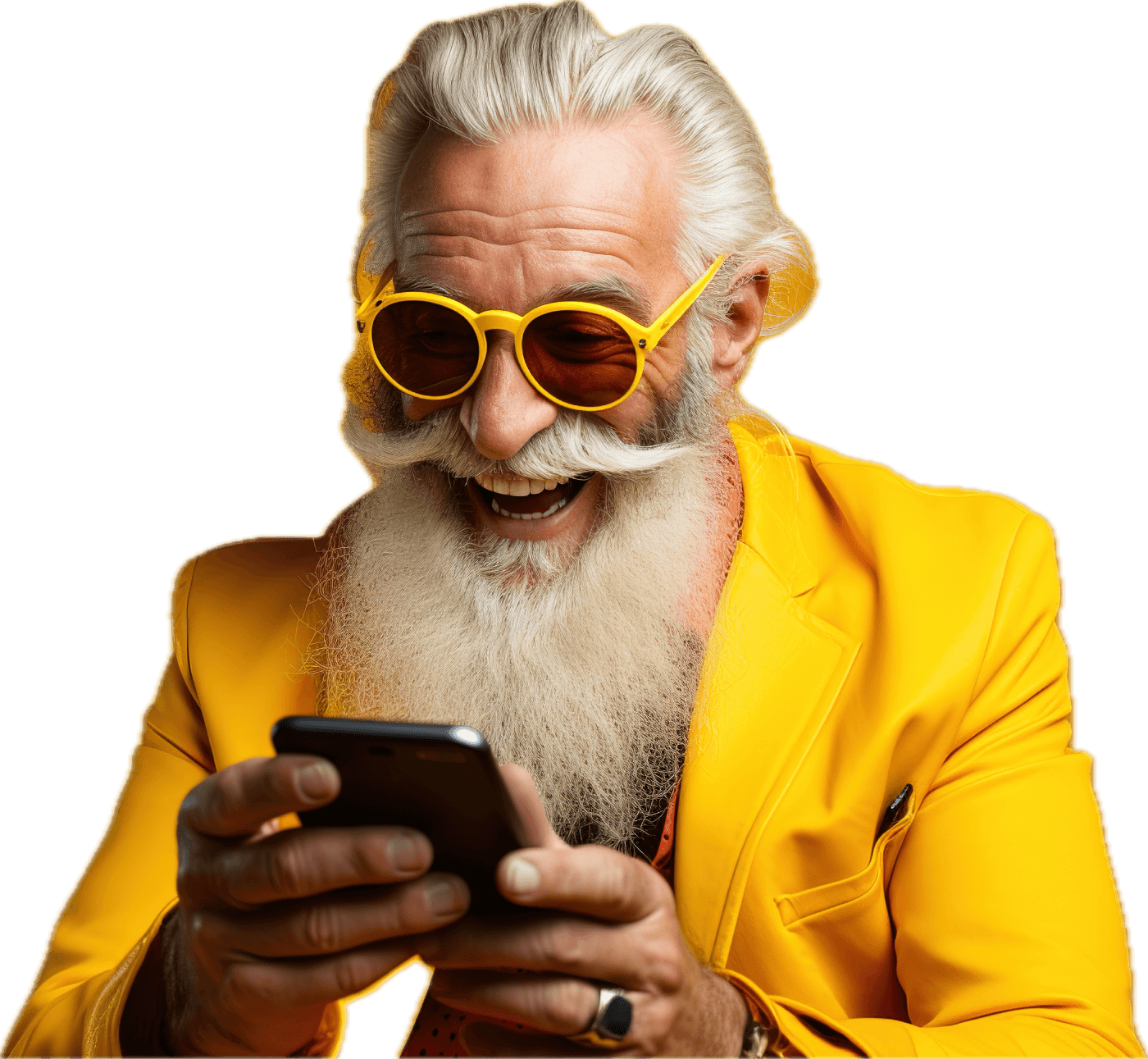 Smilende ældre mand med en smartphone